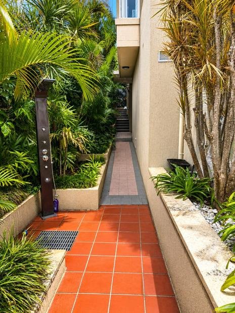 Shared access path treated during a strata visit